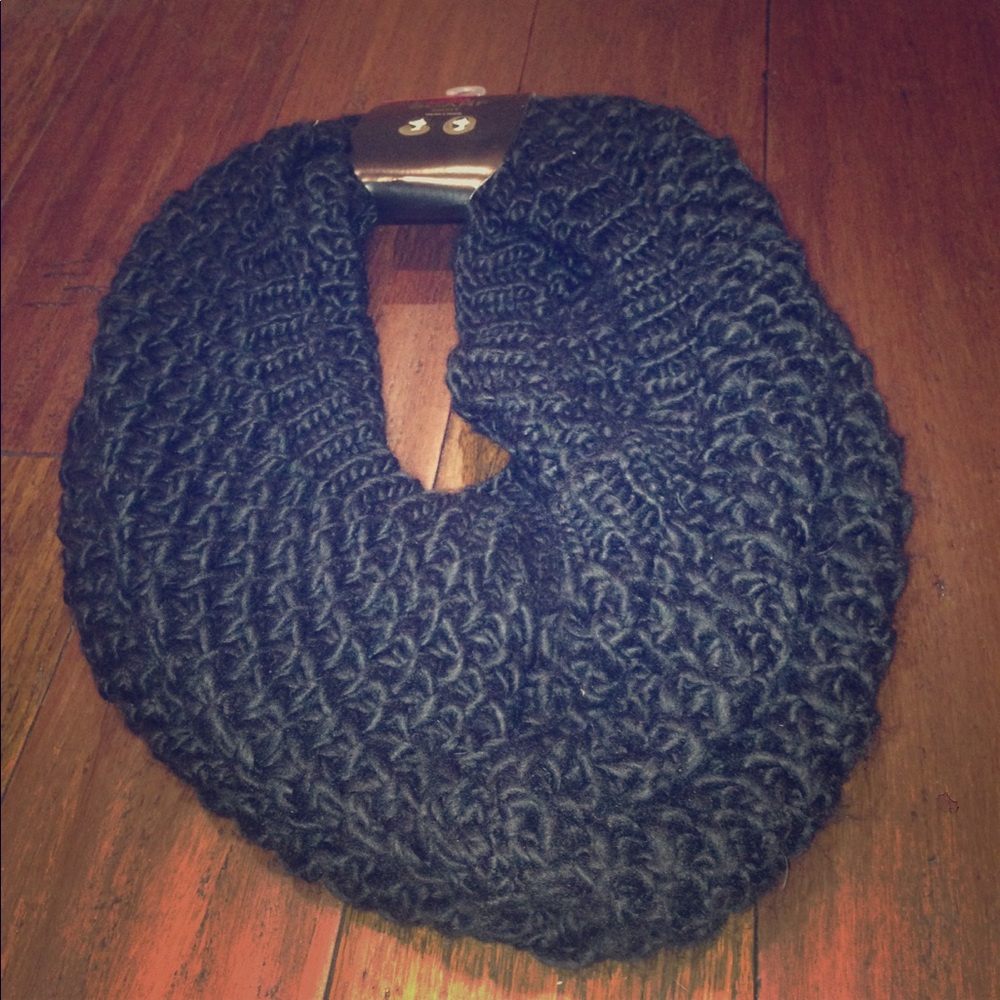 Chunky Knit Black Cowl Scarf